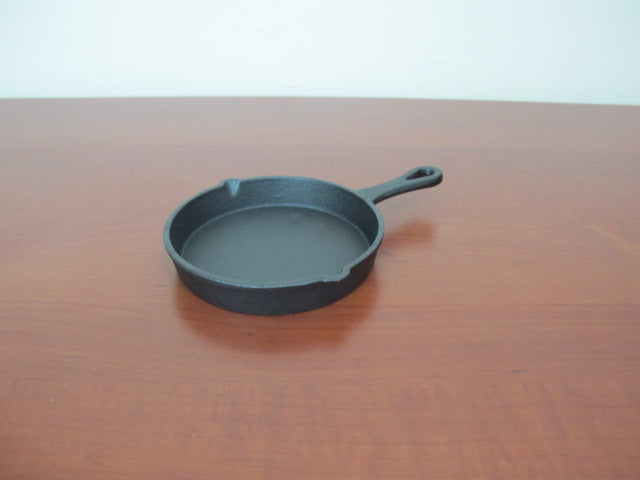 Mini Cast Iron Skillet with handle