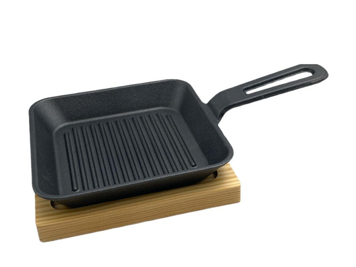 Cast iron squared sizzling platter with wooden board