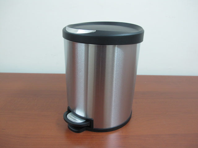 Stainless Steel Dustbin with black cover & pedal 5 lt