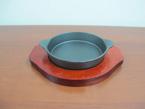 Round Cast Iron Sizzling with wooden base - HouzeCart