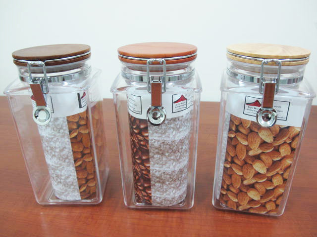 Squared Acrylic Jar with wooden lid; 1.8 lt