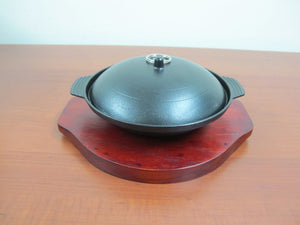 Round Sizzling platter with lid and wooden base - HouzeCart