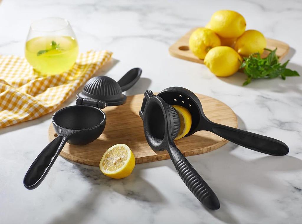 Hand clearance lemon squeezer